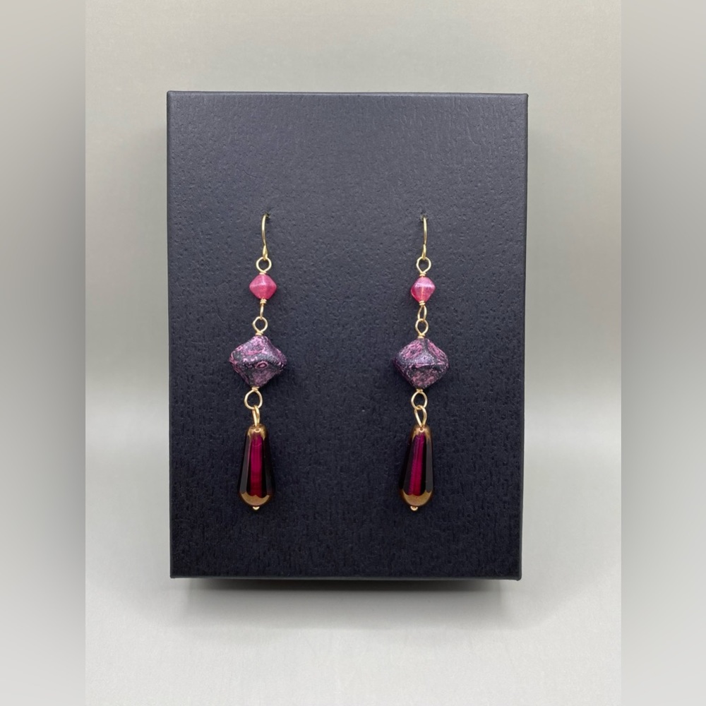 💞💟Czech Glass Beaded Pink and Purple Drop Earrings